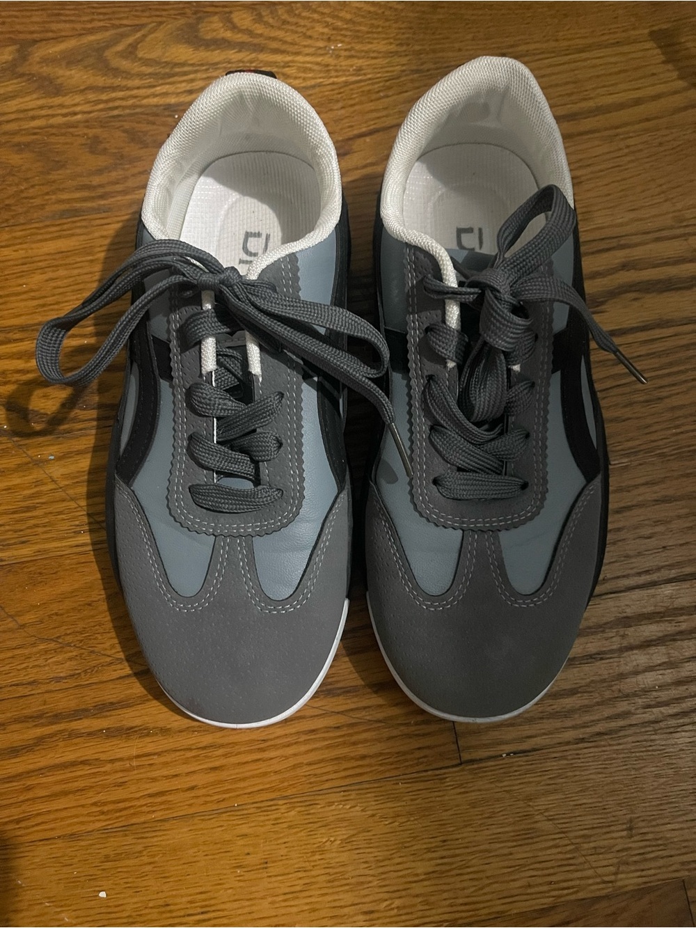 Women's Athletic Lace-Up Sneakers in Gray